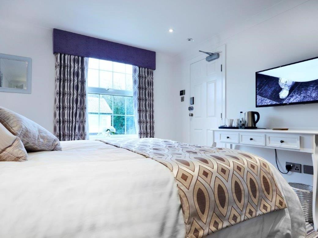 The Rose And Crown Hotel Thorpe-le-Soken Bilik gambar